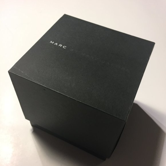 ⌚︎MARC JACOBS White Watch⌚︎NEEDS BATTERY - Picture 3 of 8